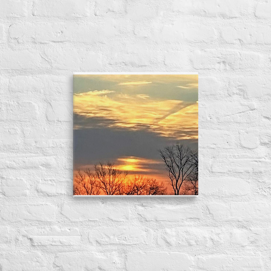 Sunrise below clouds - Canvas